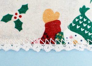 Lace Trimmed Napkins Crochet Edging Pattern | www.petalstopicots.com