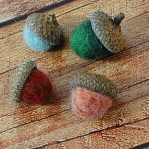 How to Make Needle Felted Acorns | www.petalstopicots.com 