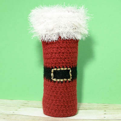 Felted Santa Wine Bottle Tote Crochet Pattern | www.petalstopicots.com | #crochet