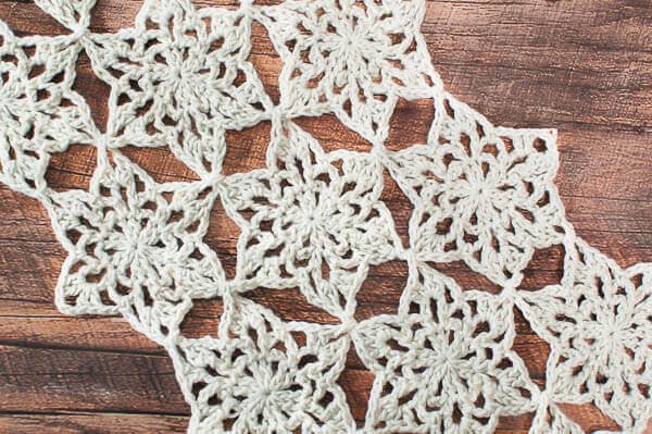 Snowflake Table Runner Crochet Pattern | www.petalstopicots.com | #crochet