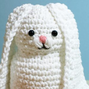 Crochet Bunny Pattern | www.petalstopicots.com | #crochet #fiber