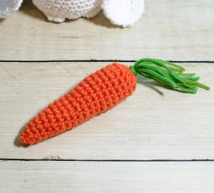 Carrot Crochet Pattern | www.petalstopicots.com | #crochet #fiber