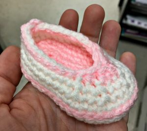 Springtime Baby Booties Free Crochet Pattern by Amanda Saladin