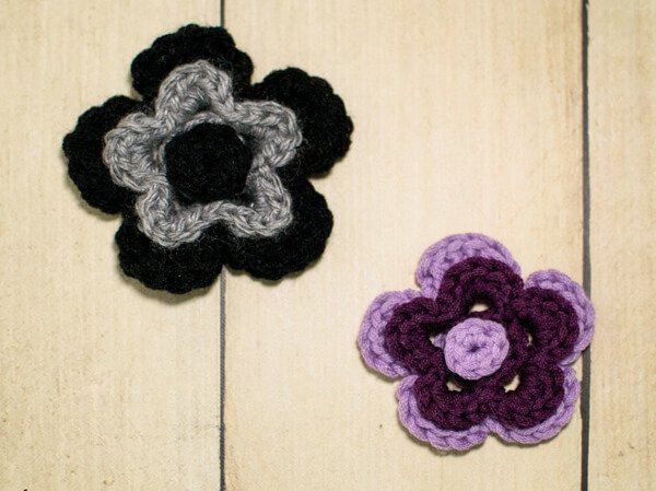 Stacked Flower Crochet Pattern | www.petalstopicots.com | #crochet #fiber