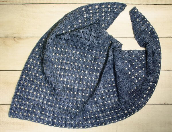 Any Season Asymmetrical Shawlette | www.petalstopicots.com | #crochet #fiber