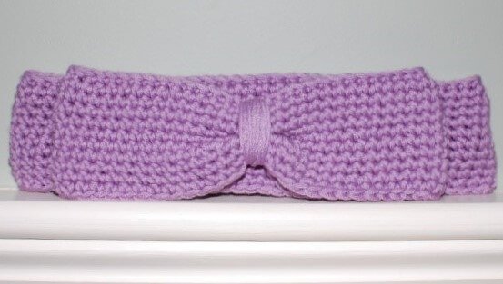 Bow Headband Crochet Pattern | www.petalstopicots.com | #crochet