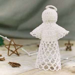 Lace Angel Crochet Pattern | www.petalstopicots.com