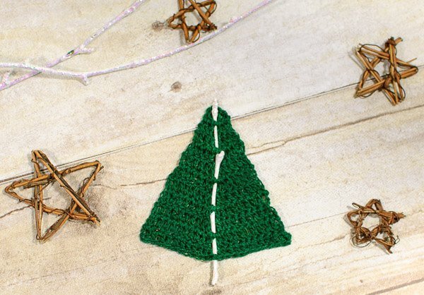 Woodland Christmas Tree Crochet Pattern | www.petalstopicots.com