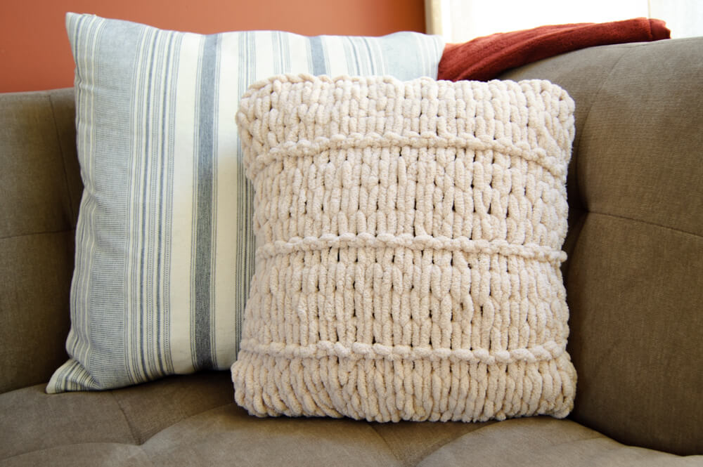 Loop Yarn Knit Pillow: Easy Finger Knitting Project!