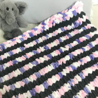 Free Loop Yarn Finger Knitting Blanket Pattern + Tutorial for